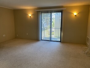 7 Village Rock Ln in Natick, MA - Building Photo - Building Photo