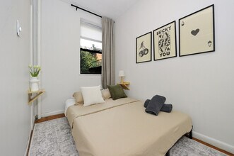 388 W 38th St in New York, NY - Building Photo - Building Photo