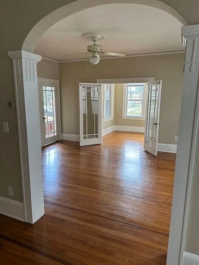 2053 College Cir N in Jacksonville, FL - Foto de edificio - Building Photo