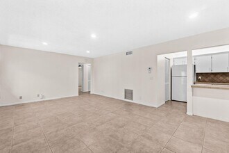 432 Pine Glen Ln in Greenacres, FL - Foto de edificio - Building Photo