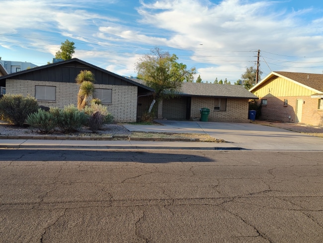 property at 1012 W Dragoon Ave