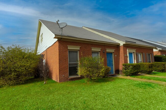 401 Northtown Dr in Jackson, MS - Building Photo - Building Photo