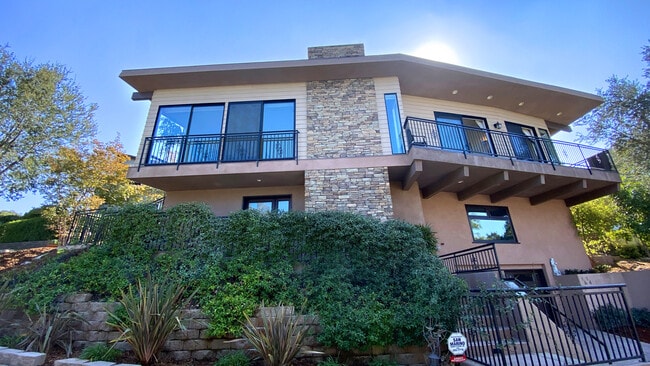 1614 Pleasant Way in Pasadena, CA - Foto de edificio - Building Photo