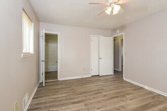 2355 Park Ave in Lithia Springs, GA - Foto de edificio - Building Photo