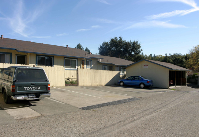 4904 Sonoma Hwy in Santa Rosa, CA - Foto de edificio - Building Photo