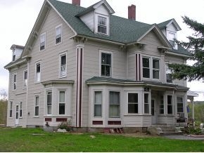 222 Catamount Rd in Pittsfield, NH - Foto de edificio