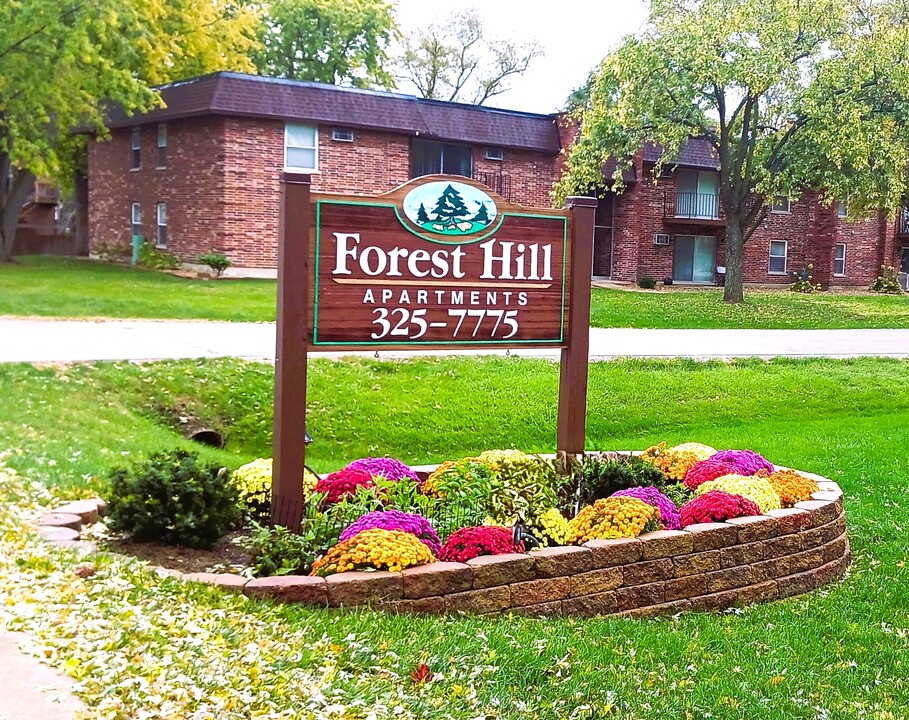 Forest Hill Apartments in Clarendon Hills, IL - Foto de edificio