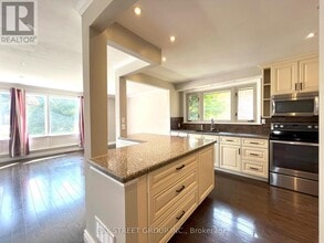 80 Hostein Dr in Hamilton, ON - Building Photo - Building Photo