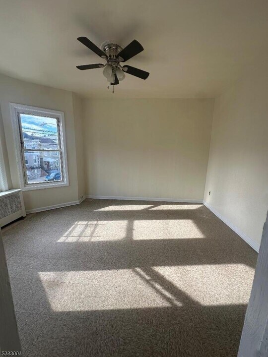 115 Danforth Ave in Paterson, NJ - Building Photo