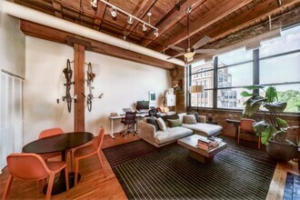 1733 W Irving Park Rd in Chicago, IL - Building Photo - Building Photo