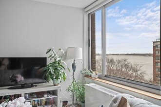 2 S End Ave in New York, NY - Building Photo - Building Photo