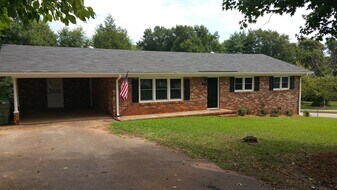 119 Karen drive in Clemson, SC - Building Photo