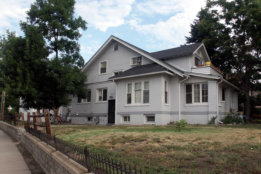 3305 Federal Blvd in Denver, CO - Foto de edificio