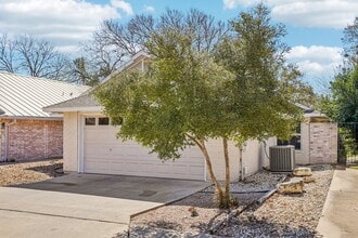 127 Terrace Ln in Kerrville, TX - Building Photo - Building Photo