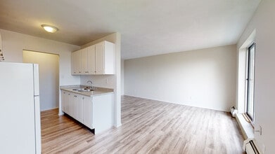 11 Catalina Dr in Hamilton, ON - Building Photo - Building Photo