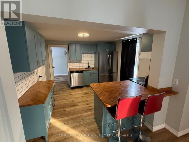 22 Caroline St in Barrie, ON - Building Photo - Building Photo