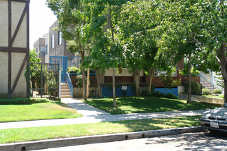 444 Milford St in Glendale, CA - Building Photo - Building Photo