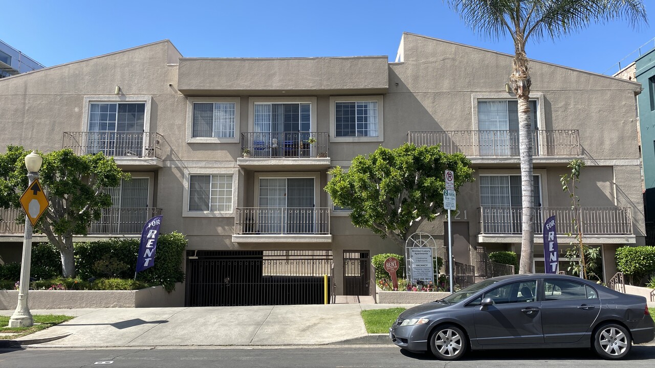 Bronson Apartments in Los Angeles, CA - Building Photo