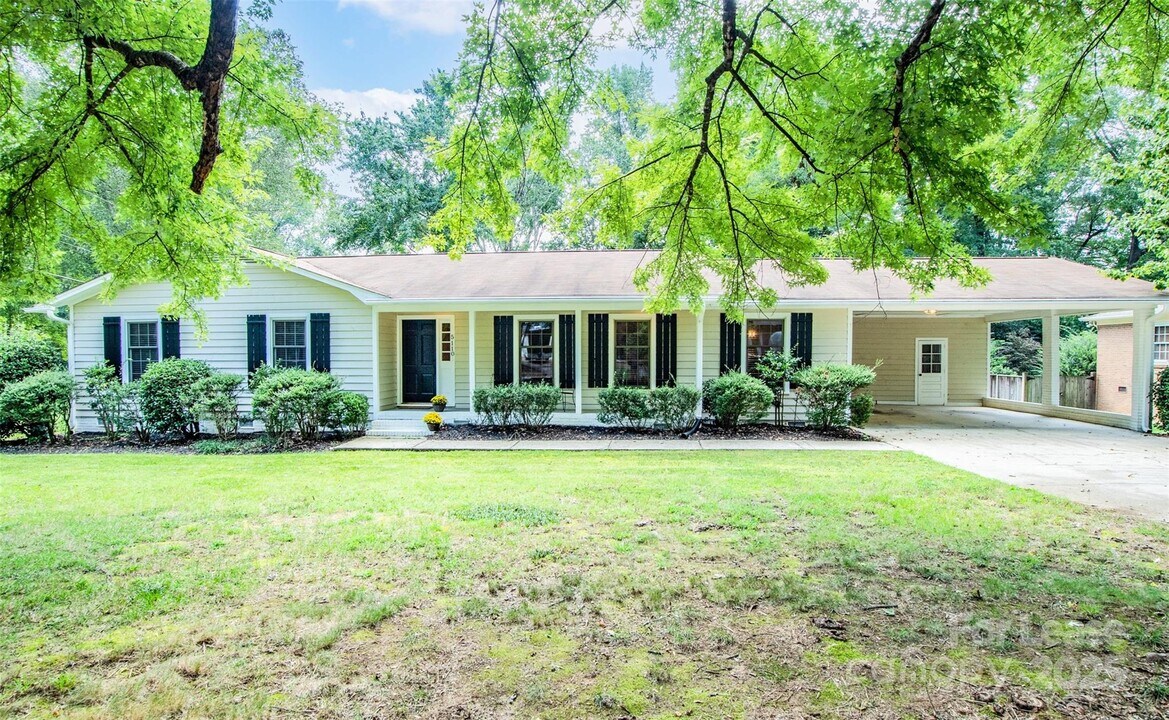 5110 Chaplin Ln in Charlotte, NC - Foto de edificio