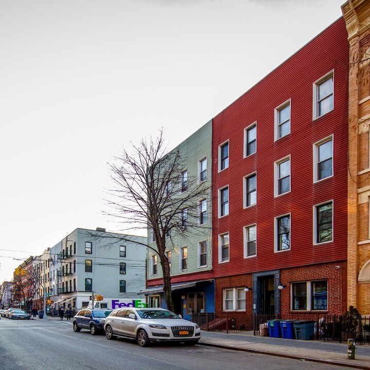 106 Bedford Avenue in Brooklyn, NY - Foto de edificio