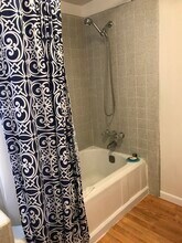 6212 Camellia Ave, Unit Studio Cottage in North Hollywood, CA - Building Photo - Building Photo