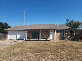 524 Kate St in White Settlement, TX - Building Photo
