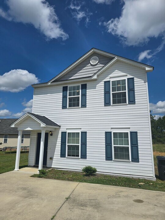 15 Kimberly Ct in Lillington, NC - Building Photo