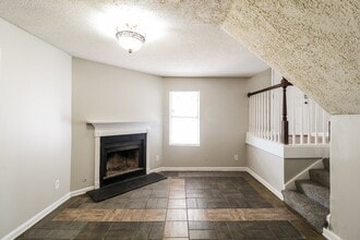 6229 Creekford Ln in Lithonia, GA - Foto de edificio - Building Photo