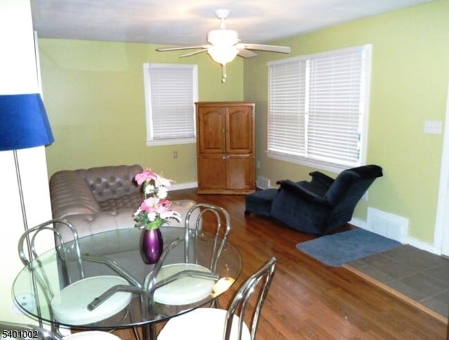 2 Hickory St in Hope, NJ - Building Photo - Building Photo