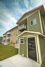 Seven Pines Apartments in Forest Lake, MN - Foto de edificio - Building Photo