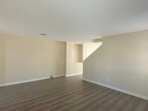 8305 Golden Amber St in Las Vegas, NV - Building Photo - Building Photo