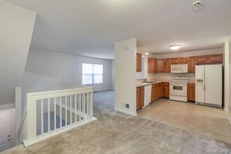 827 Seville Row, Unit 827 in Detroit, MI - Building Photo - Building Photo