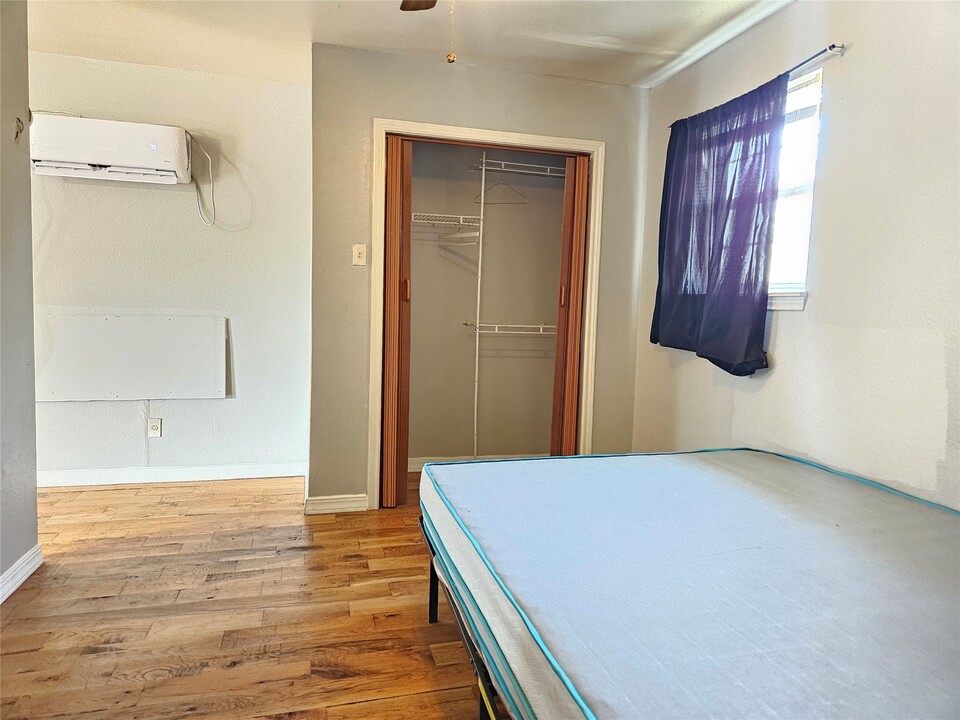 705 Harris Ave in Kemah, TX - Building Photo