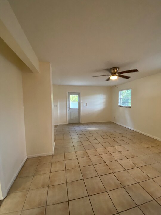 6237 SE Lake Cir Dr in Stuart, FL - Building Photo