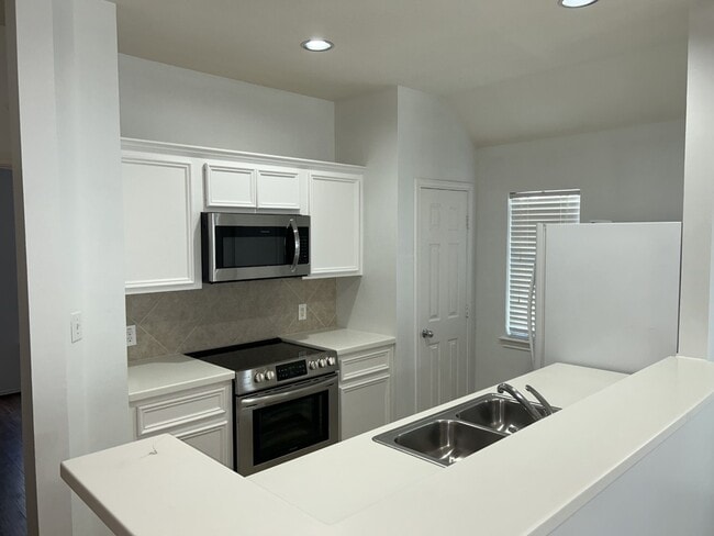 property at 3010 S Heights Hollow Ln