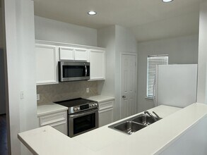 3010 S Heights Hollow Ln in Houston, TX - Foto de edificio - Building Photo