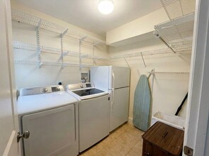 14 Oak St, Unit 2 in Somerville, MA - Foto de edificio - Building Photo