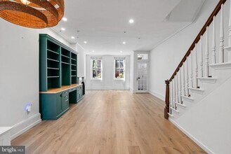 2215 Pine St in Philadelphia, PA - Building Photo - Building Photo