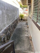54 Hi?aloa St in Honolulu, HI - Building Photo - Building Photo