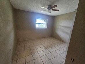 1479 N Melrose Dr in Avon Park, FL - Building Photo - Building Photo
