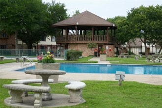 7301 Cook Rd in Houston, TX - Building Photo - Building Photo