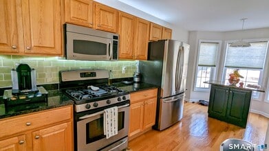 1306 Briar Woods Ln in Danbury, CT - Building Photo - Building Photo