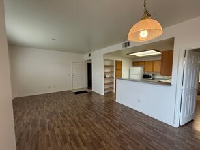 4655 Gold Dust Ave, Unit 124 in Las Vegas, NV - Building Photo - Building Photo