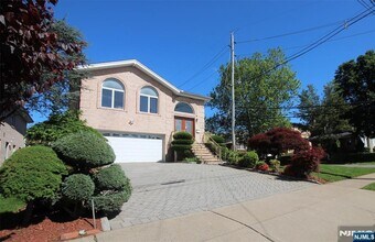 499 Morse Ave in Ridgefield, NJ - Building Photo - Building Photo