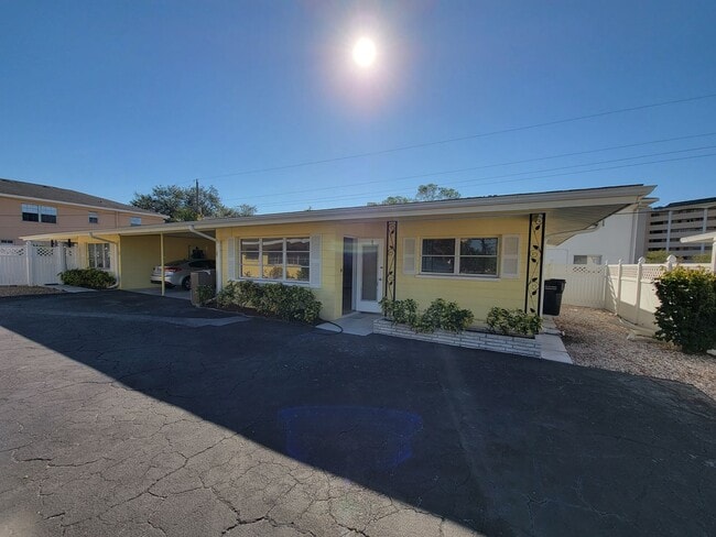 505 Manatee Ct in Venice, FL - Foto de edificio - Building Photo