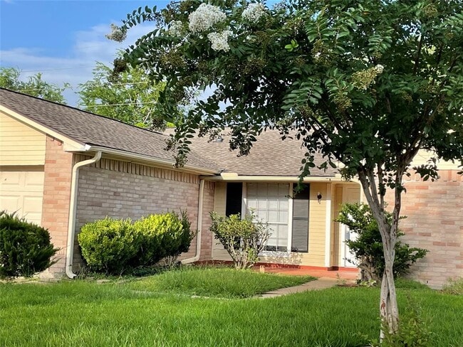 property at 1011 E Brompton Dr