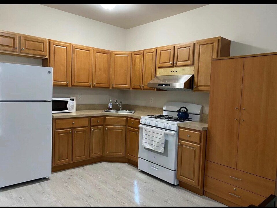 39 Tenafly Pl in Staten Island, NY - Building Photo
