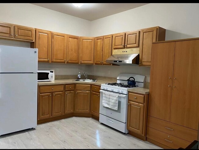 property at 39 Tenafly Pl