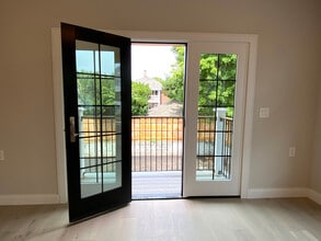 32 Cummins Hwy, Unit 1 in Boston, MA - Building Photo - Building Photo