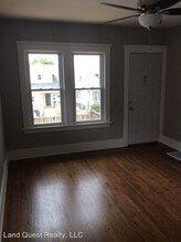 1813 Grange Ave in Racine, WI - Foto de edificio - Building Photo